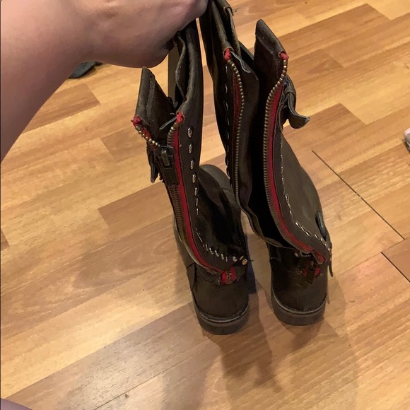 Boots - Picture 2 of 5